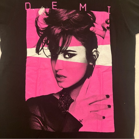 Demi Lovato • The Neon Lights Tour 2014 T-shirt - Picture 2 of 13